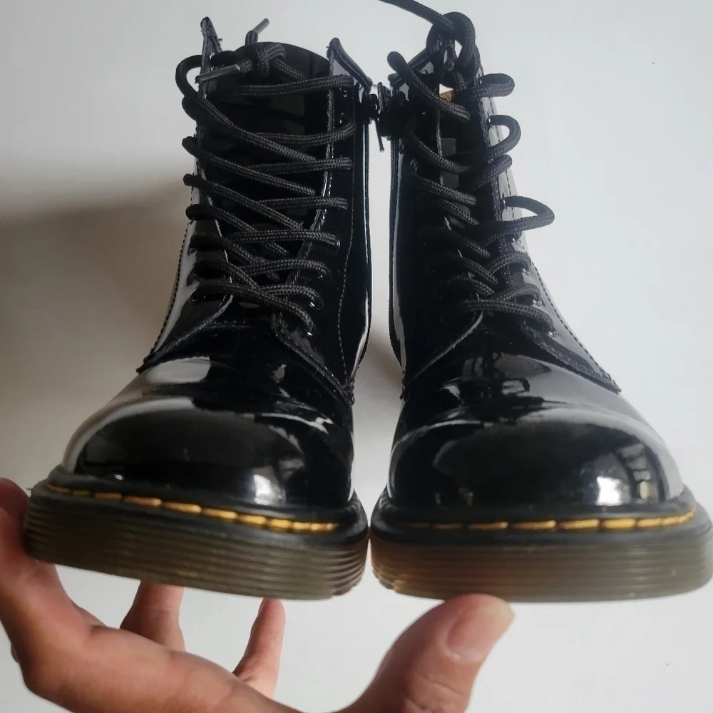 COPY - Dr martens size us 5 M/ 6 us L pre-owned